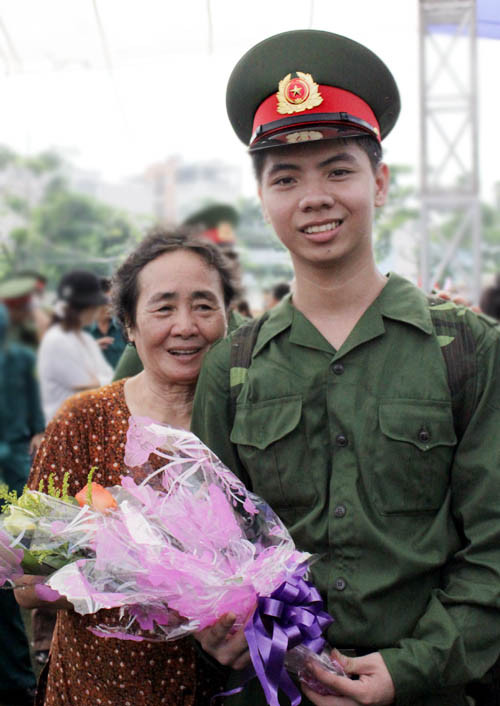 Bà và cháu Bà và cháu