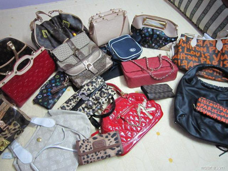 Không ít bạn trẻ bị lừa tiền triệu vì hàng fake. Ảnh minh họa. Không ít bạn trẻ bị lừa tiền triệu vì hàng fake. Ảnh minh họa.