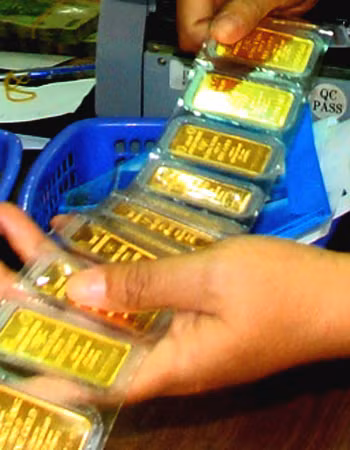 Giá vàng sáng nay mất hơn 2 triệu đồng.