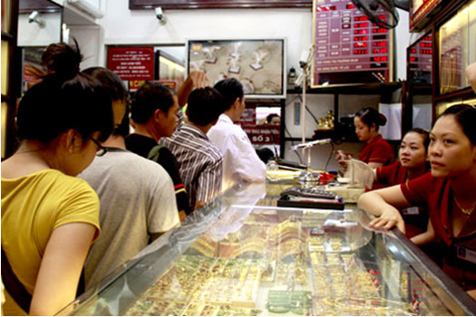 Hầu hết lượng khách đến giao dịch tại các cửa hàng vàng là để mua vào. Hầu hết lượng khách đến giao dịch tại các cửa hàng vàng là để mua vào.