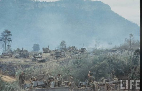 Mục tiêu của QLVNCH là xâm chiếm phần lãnh thổ Lào quanh đường 9, kéo dài từ biên giới tới thị trấn Xê-pôn; tiêu diệt lực lượng đối phương đóng trong vùng; phá hủy tất cả các kho xăng dầu và hậu cần; kiểm soát mọi sự thâm nhập dọc theo đường mòn Hồ Chí Minh từ Bắc vào Nam. Mục tiêu của QLVNCH là xâm chiếm phần lãnh thổ Lào quanh đường 9, kéo dài từ biên giới tới thị trấn Xê-pôn; tiêu diệt lực lượng đối phương đóng trong vùng; phá hủy tất cả các kho xăng dầu và hậu cần; kiểm soát mọi sự thâm nhập dọc theo đường mòn Hồ Chí Minh từ Bắc vào Nam.