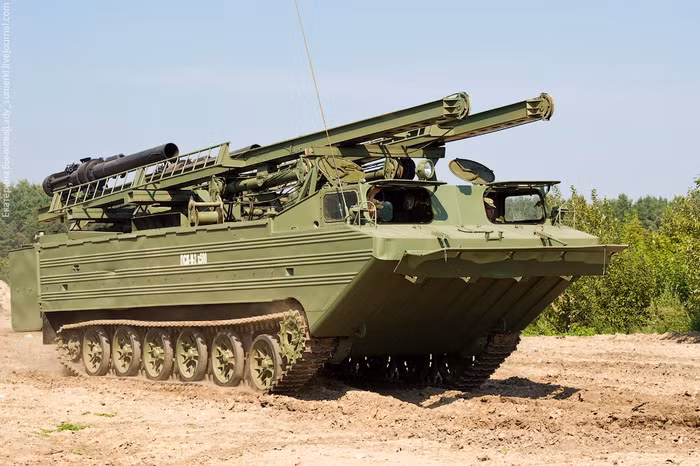 Các phương tiện quân sự chạy đường ray đặc biệt của Nga ảnh 12