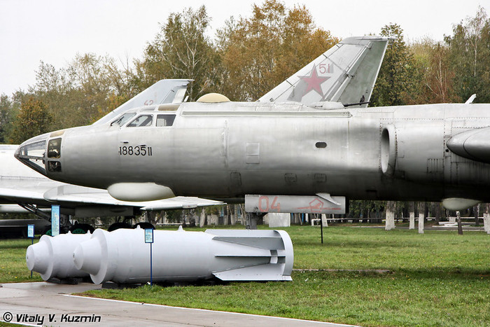 Tu-16R
