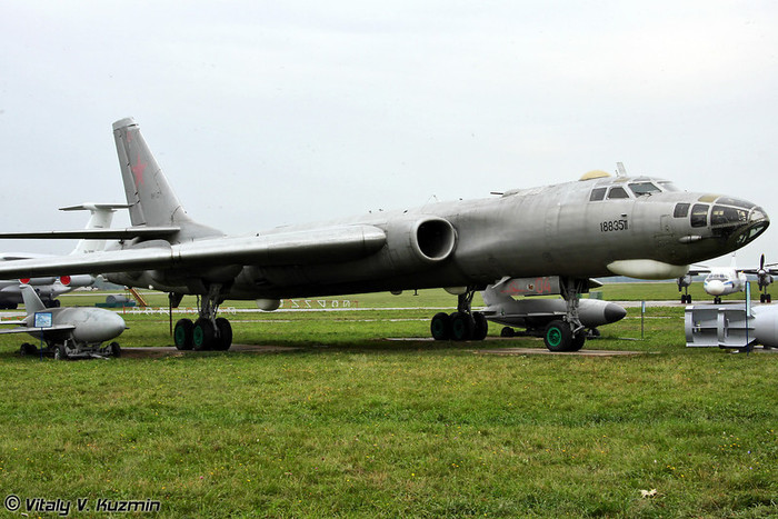 Tu-16R