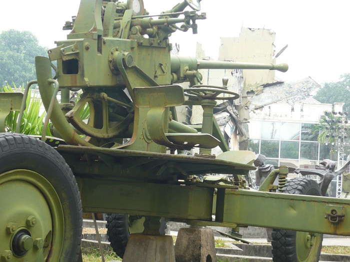 Pháo cao xạ 37 mm được biên chế trong tiểu đoàn 14 Nguyễn Viết Xuân, đơn vị 2 lần được tuyên dương anh hùng, đã bắn rơi 124 máy bay Mỹ trong chiến tranh phá hoại của Mỹ vào Miền bắc Việt Nam từ năm 1965 đến 1973. Pháo cao xạ 37 mm được biên chế trong tiểu đoàn 14 Nguyễn Viết Xuân, đơn vị 2 lần được tuyên dương anh hùng, đã bắn rơi 124 máy bay Mỹ trong chiến tranh phá hoại của Mỹ vào Miền bắc Việt Nam từ năm 1965 đến 1973.