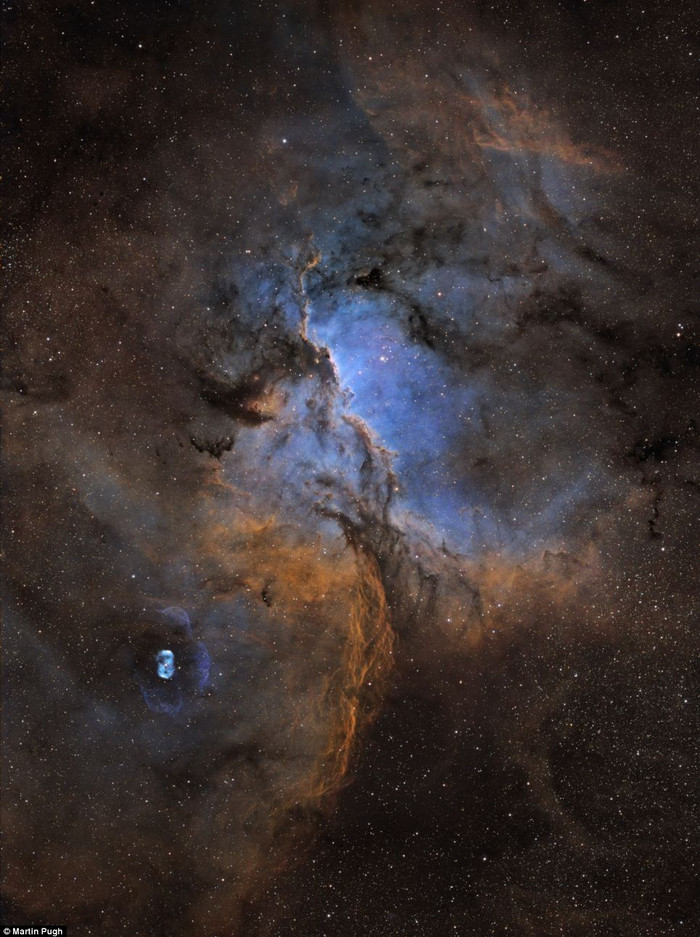 Bức ảnh chụp được đặt tên là “Bầu trời xa xôi” của Nhiếp ảnh gia Martin Pugh Bức ảnh chụp được đặt tên là “Bầu trời xa xôi” của Nhiếp ảnh gia Martin Pugh