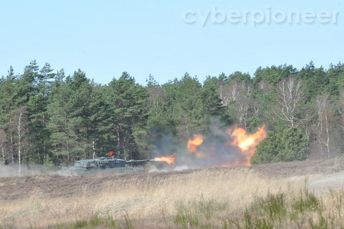 Leopard 2 nhả đạn Leopard 2 nhả đạn