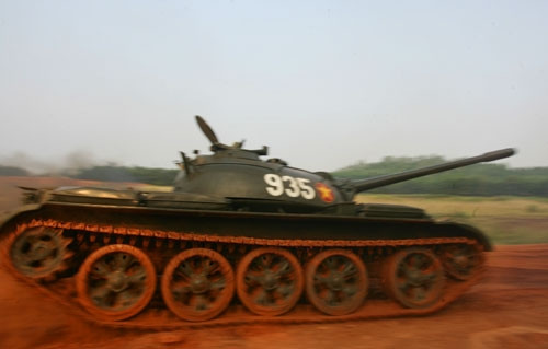 Tăng T54 thực hành lái hành quân Tăng T54 thực hành lái hành quân