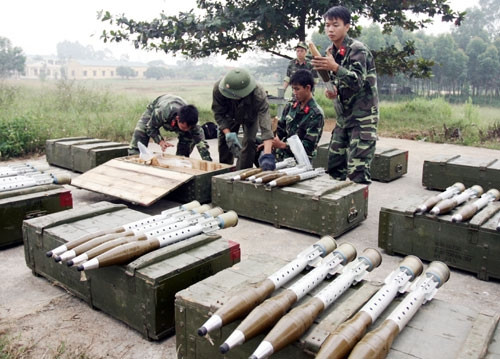 Các học viên lớp 38 Trưởng xe B1 Đại đội 1, Tiểu đoàn 1 chuẩn bị hỏa lực cho bài kiểm tra tốt nghiệp Các học viên lớp 38 Trưởng xe B1 Đại đội 1, Tiểu đoàn 1 chuẩn bị hỏa lực cho bài kiểm tra tốt nghiệp