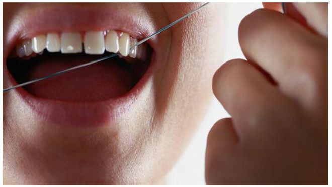 Hiện chưa rõ việc dùng chỉ nha khoa có ích lợi đến đâu Hiện chưa rõ việc dùng chỉ nha khoa có ích lợi đến đâu