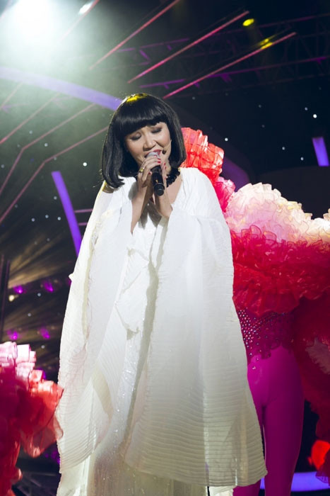 Ngân Quỳnh giống ca sỹ Cẩm Vân đến từng chi tiết