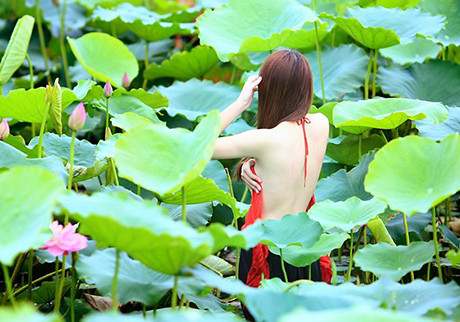 Những kiểu chụp hình táo bạo này làm đỏ mặt những người xung quanh