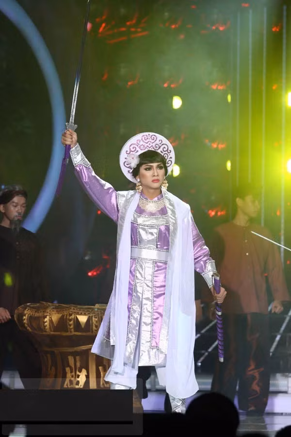 Hoài Lâm khiến khán phòng xúc động với đoạn trích trong vở cải lương Tiếng trống Mê Linh