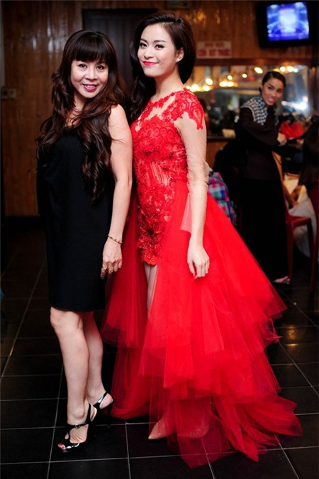 Hoàng Thùy Linh được mẹ trợ giúp để vượt qua scandal đầu đời Hoàng Thùy Linh được mẹ trợ giúp để vượt qua scandal đầu đời