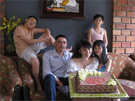 Tóc Tiên xum họp cùng gia đình Tóc Tiên xum họp cùng gia đình