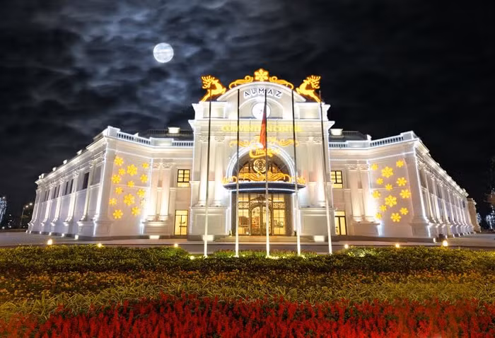 Almaz - Trung tâm ẩm thực, hội nghị và giải trí sang trọng tại Vinhomes Riverside.