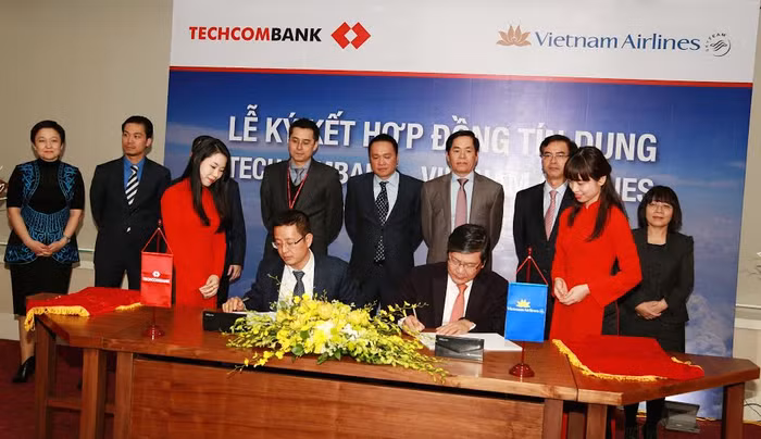 Ngân hàng TMCP Kỹ Thương Việt Nam (Tehcombank) và Tổng Công ty Hàng không Việt Nam (Vietnam Airlines) đã ký kết 02 hợp đồng Tín dụng với giá trị lên tới gần 2.000 tỷ đồng...
