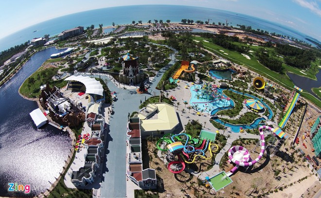 Nơi đây được coi là một trong năm bãi biển đẹp nhất hành tinh và là trung tâm nghỉ dưỡng 5 sao đầu tiên tại đảo ngọc phía Tây Nam đất nước, tổng diện trên 300 ha. Nơi đây được coi là một trong năm bãi biển đẹp nhất hành tinh và là trung tâm nghỉ dưỡng 5 sao đầu tiên tại đảo ngọc phía Tây Nam đất nước, tổng diện trên 300 ha.