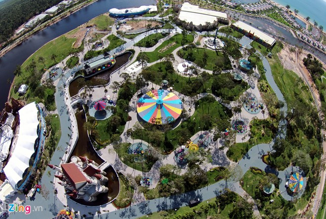 Vinpearl Land Phú Quốc hội đủ các trò chơi trong nhà, ngoài trời hiện đại như một "Disneyland" với đầy đủ các hạng mục giải trí dành cho mọi lứa tuổi, bao gồm Thế giới games, Khu vui chơi ngoài trời với nhiều trò chơi cảm giác mạnh. Vinpearl Land Phú Quốc hội đủ các trò chơi trong nhà, ngoài trời hiện đại như một "Disneyland" với đầy đủ các hạng mục giải trí dành cho mọi lứa tuổi, bao gồm Thế giới games, Khu vui chơi ngoài trời với nhiều trò chơi cảm giác mạnh.