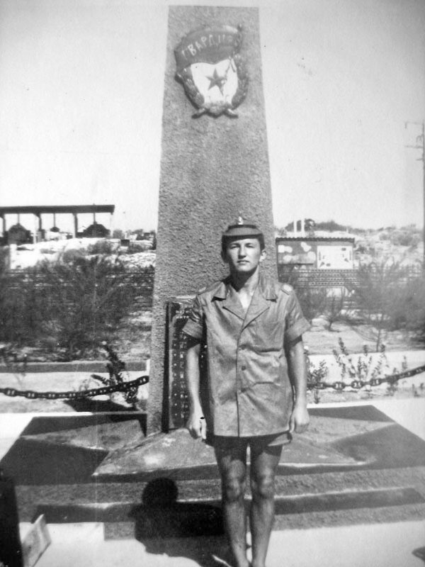 Thậm chí, những cựu binh Nga còn điểm lại những thay đổi của tượng đài kỷ niệm này qua từ năm kể từ thập niên 80 đến nay. Thậm chí, những cựu binh Nga còn điểm lại những thay đổi của tượng đài kỷ niệm này qua từ năm kể từ thập niên 80 đến nay.