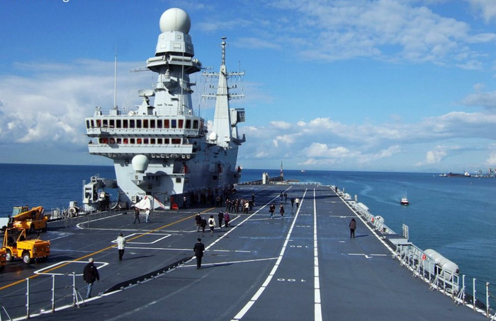 Động cơ: 88.000 mã lực. Khả năng chạy liên tục: 7000 hải lý, vận tốc 18 hải lý/giờ. Khả năng duy trì: > 18 ngày.