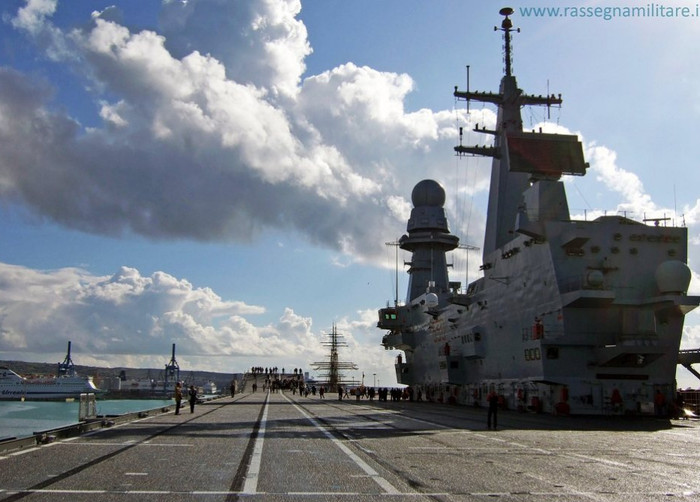 Hệ thống vũ khí: 2 khẩu pháo bắn nhanh 76 mm OTO Breda 76/62 SR, 3 khẩu pháo bắn nhanh 25 mm Oto Breda Oerlikon KBA, 4 hệ thống phóng thẳng 8-cell SYLVER A43 (trang bị tên lửa hạm đối không Aster-15).