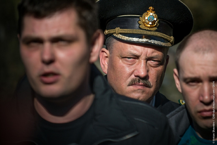 Khuôn mặt lộ đôi chút suy tư, lo lắng ... có thể cho số phận và tương lai Criema