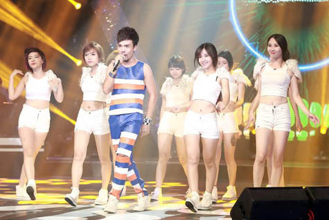 Lê Vũ Bình tiến bộ qua từng tuần. Lê Vũ Bình tiến bộ qua từng tuần.