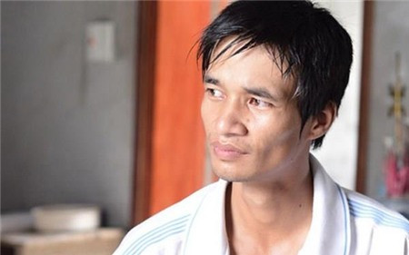 Vẻ quê kệch của Lệ Rơi đang bị lợi dụng để kẻ khác kiếm tiền Vẻ quê kệch của Lệ Rơi đang bị lợi dụng để kẻ khác kiếm tiền