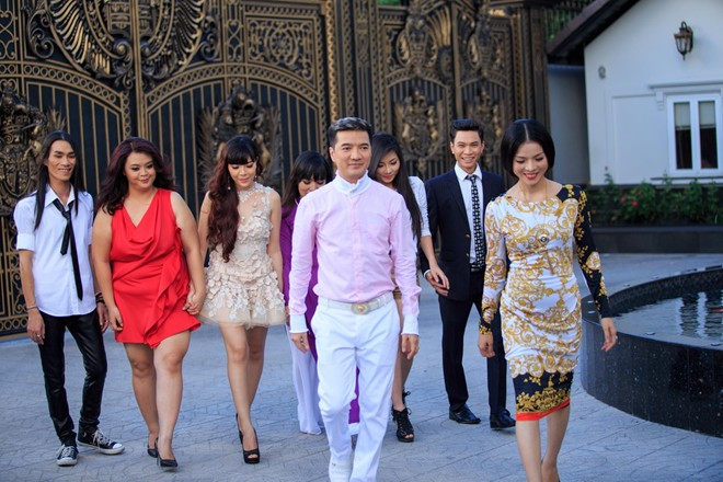 Đàm Vĩnh Hưng mượn biệt thự của gia đình Hà Tăng để thí sinh thi đấu