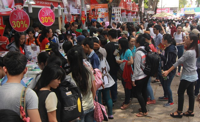 Có khoảng 1 triệu lượt khách ghé thăm Hội sách ở TP.Hồ Chí Minh. Có khoảng 1 triệu lượt khách ghé thăm Hội sách ở TP.Hồ Chí Minh.