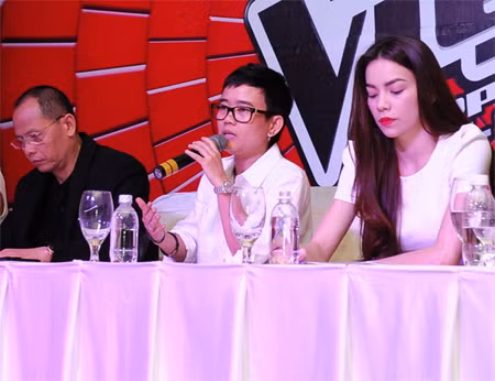 Không ít tiêu cực trong các show truyền hình thực tế (Ảnh nhạc sỹ Phương Uyên, Giám đốc Cát Tiên Sa và Hà Hồ trong buổi họp báo sau clip tố cáo dàn xếp kết quả ở The Voice mùa đầu tiên