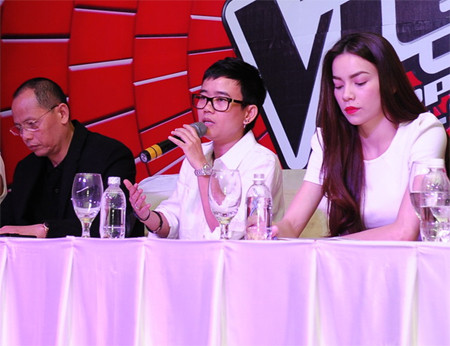 Không ít tiêu cực trong các show truyền hình thực tế (Ảnh nhạc sỹ Phương Uyên, Giám đốc Cát Tiên Sa và Hà Hồ trong buổi họp báo sau clip tố cáo dàn xếp kết quả ở The Voice mùa đầu tiên Không ít tiêu cực trong các show truyền hình thực tế (Ảnh nhạc sỹ Phương Uyên, Giám đốc Cát Tiên Sa và Hà Hồ trong buổi họp báo sau clip tố cáo dàn xếp kết quả ở The Voice mùa đầu tiên