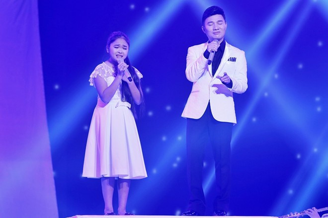 Thiện Nhân song ca cùng Quang Linh.