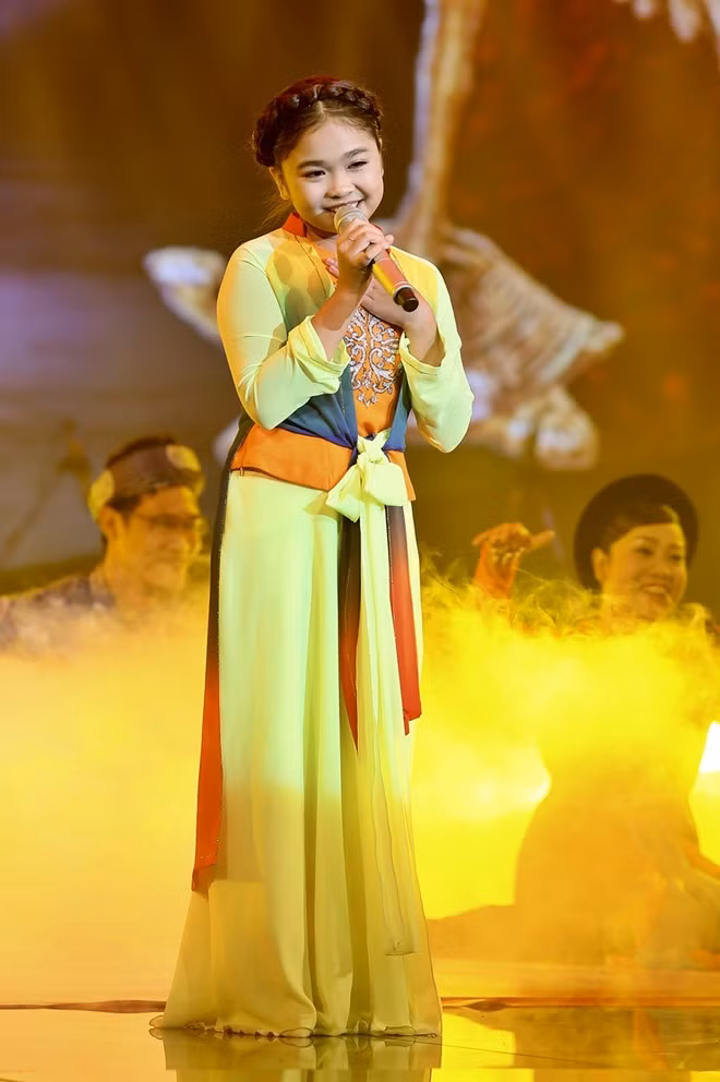 Chọn Chầu Văn có thể coi là 1 quyết định táo bạo và thông minh của Cẩm Ly.