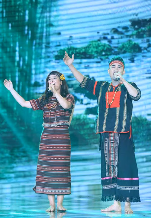 Dương Hoàng Yến và Hà Duy lội ngược dòng ngoạn mục.