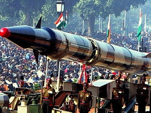 Tên lửa đạn đạo tầm xa Agni-5. (Nguồn: weapons.technology.youngester.com)