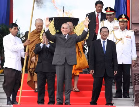 Quốc vương sang Trung Quốc..khám sức khỏe