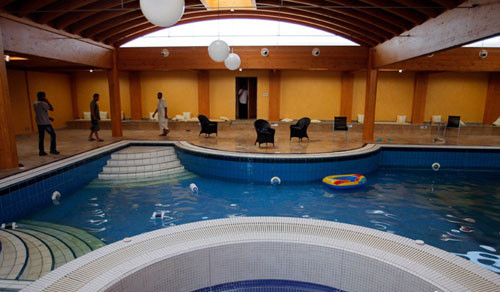 Phiến quân Libya bao vây, tấn công, sục sạo trong tư dinh của đại tá Gaddafi Phiến quân Libya bao vây, tấn công, sục sạo trong tư dinh của đại tá Gaddafi