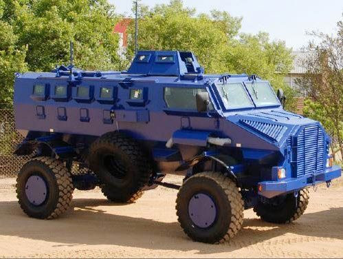 Phương tiện này có thể dễ dàng được di chuyển bằng các máy bay vận tải C-130 Herules trong các chiến dịch hàng không vận của quân đội. Xe có trọng lượng tối đa 13,6 tấn, dài 6,39 mét, rộng 2,5 mét, cao 2,75 mét. Tốc độ tối đa là 105 km/giờ. Tầm hoạt động tối đa khi đầy nhiêu liệu khoảng 850 km. Phương tiện này có thể dễ dàng được di chuyển bằng các máy bay vận tải C-130 Herules trong các chiến dịch hàng không vận của quân đội. Xe có trọng lượng tối đa 13,6 tấn, dài 6,39 mét, rộng 2,5 mét, cao 2,75 mét. Tốc độ tối đa là 105 km/giờ. Tầm hoạt động tối đa khi đầy nhiêu liệu khoảng 850 km.