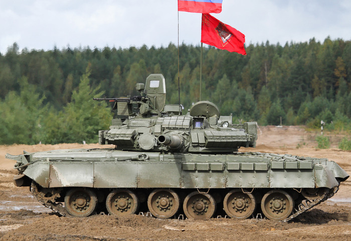 T-80 được mạnh danh là "xe tăng bay" bởi tốc độ tối đa lên tới 80 km/giờ T-80 được mạnh danh là "xe tăng bay" bởi tốc độ tối đa lên tới 80 km/giờ