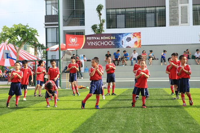 Các cầu thủ nhí hào hứng với Festival Bóng đá Vinschool. Các cầu thủ nhí hào hứng với Festival Bóng đá Vinschool.