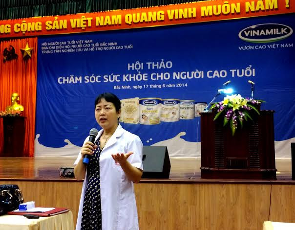 Bác sĩ Phạm Thúy Hòa – Viện trưởng viện dinh dưỡng ứng dụng Việt Nam chia sẻ thông tin hữu ích về dinh dưỡng cho người cao tuổi. Bác sĩ Phạm Thúy Hòa – Viện trưởng viện dinh dưỡng ứng dụng Việt Nam chia sẻ thông tin hữu ích về dinh dưỡng cho người cao tuổi.