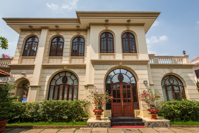 “Làng giáo dục” Trường Quốc tế Châu Âu gồm 11 khu vila với nhiều chức năng học tập khác nhau, trong môi trường xanh tươi, tạo sự thân thiện gắn bó giữa học sinh, giáo viên và gia đìn. “Làng giáo dục” Trường Quốc tế Châu Âu gồm 11 khu vila với nhiều chức năng học tập khác nhau, trong môi trường xanh tươi, tạo sự thân thiện gắn bó giữa học sinh, giáo viên và gia đìn.