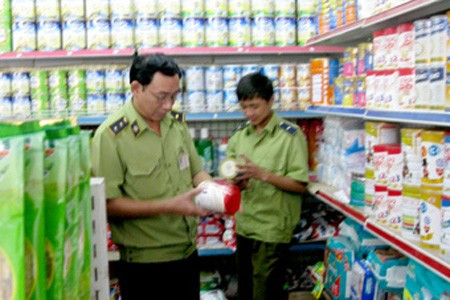 Thuốc tránh thai được trộn vào với sữa bột nhằm giúp trẻ tăng cân nhanh hơn do trong thuốc có thành phần các chất gây tích nước cho cơ thể. Thuốc tránh thai được trộn vào với sữa bột nhằm giúp trẻ tăng cân nhanh hơn do trong thuốc có thành phần các chất gây tích nước cho cơ thể.