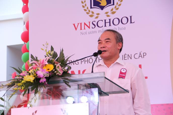 Thứ trưởng Nguyễn Vinh Hiển phát biểu khai mạc Ngày hội Open day - thời khắc lần đầu tiên Vinschool mở cửa đón phụ huynh và học sinh. Thứ trưởng Nguyễn Vinh Hiển phát biểu khai mạc Ngày hội Open day - thời khắc lần đầu tiên Vinschool mở cửa đón phụ huynh và học sinh.