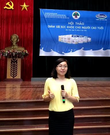 Bà Nguyễn Thị Mỹ Hòa – Trưởng ban nhãn hiệu, ngành hàng sữa bột (Vinamilk) chia sẻ những thông tin hữu ích của các sản phẩm dinh dưỡng dành cho người cao tuổi. Bà Nguyễn Thị Mỹ Hòa – Trưởng ban nhãn hiệu, ngành hàng sữa bột (Vinamilk) chia sẻ những thông tin hữu ích của các sản phẩm dinh dưỡng dành cho người cao tuổi.