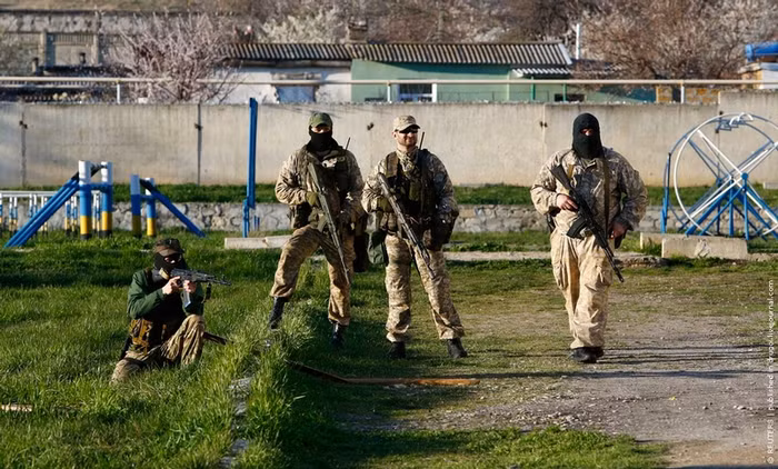 Những binh sỹ có vũ trang được cho là lính Nga chính hiệu Những binh sỹ có vũ trang được cho là lính Nga chính hiệu