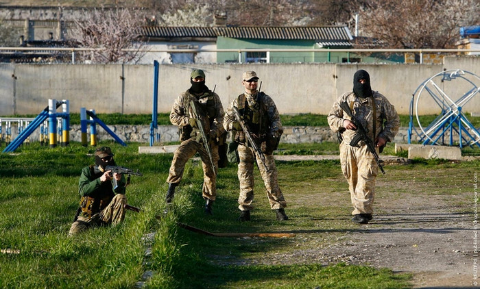 Những binh sỹ có vũ trang được cho là lính Nga chính hiệu Những binh sỹ có vũ trang được cho là lính Nga chính hiệu