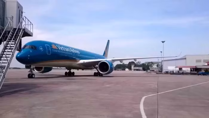 Đe dọa an toàn bay, 28/30 quận huyện của Hà Nội không được sử dụng đèn laser ảnh 2